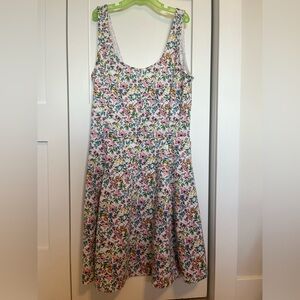 Hi, selling this flowery dress for women in size 8.